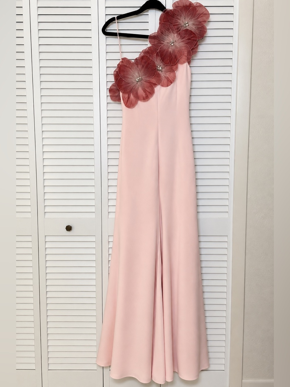 NWT Badgley Mischka 3D Floral Embellished One Shoulder Blush Crepe Gown 2 - Picture 5 of 8